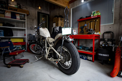 住宅とバイクガレージ