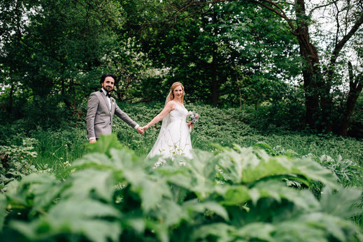 Auch weitere Hochzeitsgäste können ein Styling oder Make-up bekommen. Maskenbildnerin Martina Pini plant den wichtigsten Tag Ihres Lebens mit einem Probetermin, damit am Tag der Hochzeit alles perfekt und zur vollsten Zufriedenheit der Kunden ist.