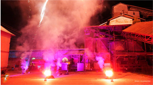 NKO Illumination LED Scheinwerfer mit Bühnenpyrotechnik