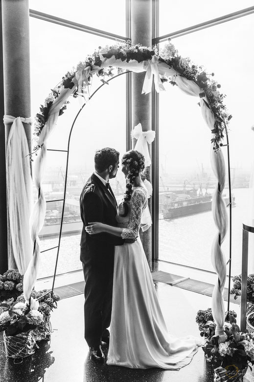 Hochzeit in Hamburg mit Blick auf den Hafen / Fotografin: Anne Hufnagl