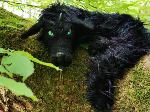 Schwarzer Glücksdrache