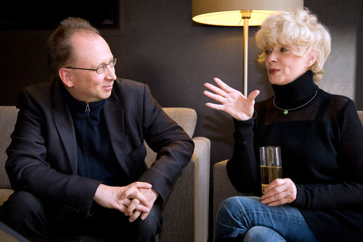 Mathias Rätsch im Gespräch mit Ingrid Steeger. Foto: Leive © Rätsch