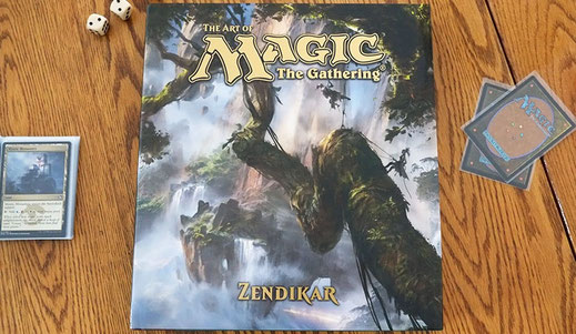 Das Buch "The Art of Magic: The Gathering - Zendikar" ; Cover Art: Adam Paquette ; (Dekoration nicht mit dabei ; Karten im Bild nicht aus der Zendikar Edition)