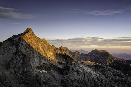 Photo couleur des Spijeoles, sommet pyrénéen au lever du soleil