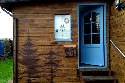 Tiny House streichen, Holzpflege, Minihaus, alternativer Lebensstil