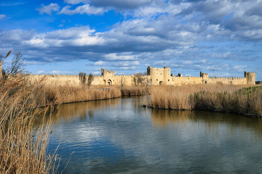 Aigues-Mortes, remparts, salins, Camargue, étang, marais, cité
