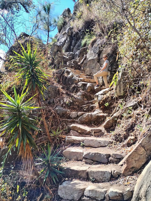 Guatemala, lac Atitlán : escalier lors de la randonnée Santa Cruz-Tzununá