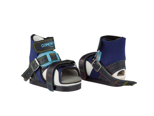 COMFOOT-Blue Bandagenschuh zur Schienennachversorgung einer Klumpfußbehandlung nach Ponseti