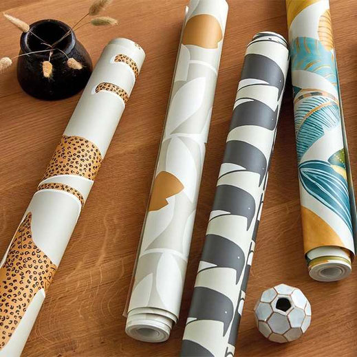 Papiers peints en rouleaux pour décoration d'intérieur distribués par le tapissier Ecoute Bergère