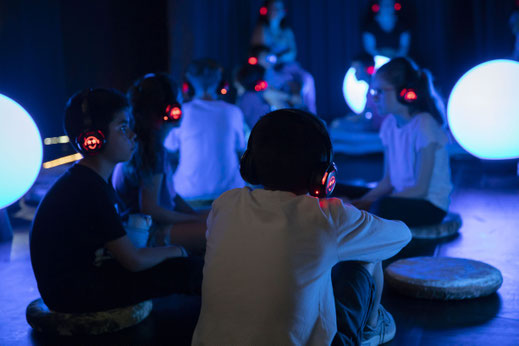 Photo d'enfants dans l'installation Charlie au coeur des Zégos