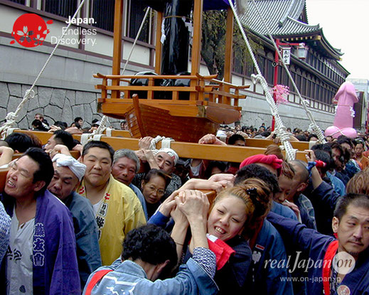 かなまら祭, KANAMARA MATSURI, Japanese UTAMARO Festival, かなまら舟神輿, エリザベス神輿, かなまら大神輿, 金山神社, 若宮八幡宮境内社, でっかいマラ