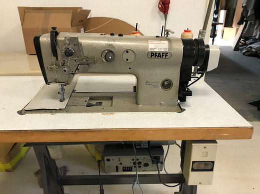 Nähmaschine / Industrienähmaschine / Nähen 