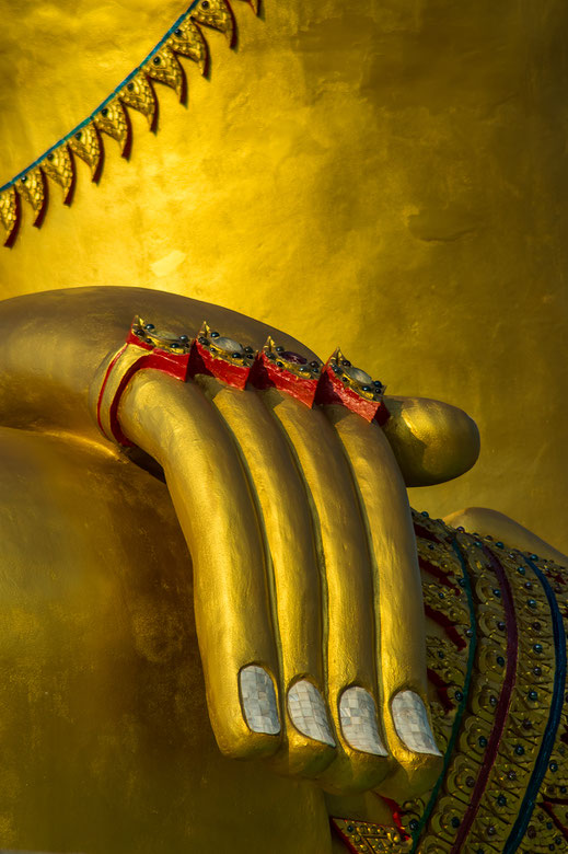 Bhumisparsha; mudra; Buddha; budismo; Tailandia; blog; arte budista;