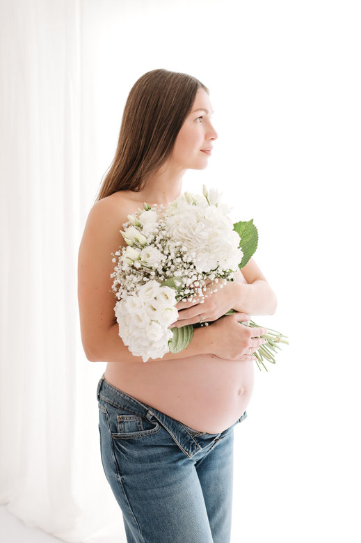 Séance grossesse studio et extérieur à l'oliveraie - futurs parents - muriel mees photographe - photo lingerie 