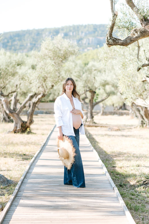 Séance grossesse studio et extérieur à l'oliveraie - futurs parents - muriel mees photographe - photo lingerie 