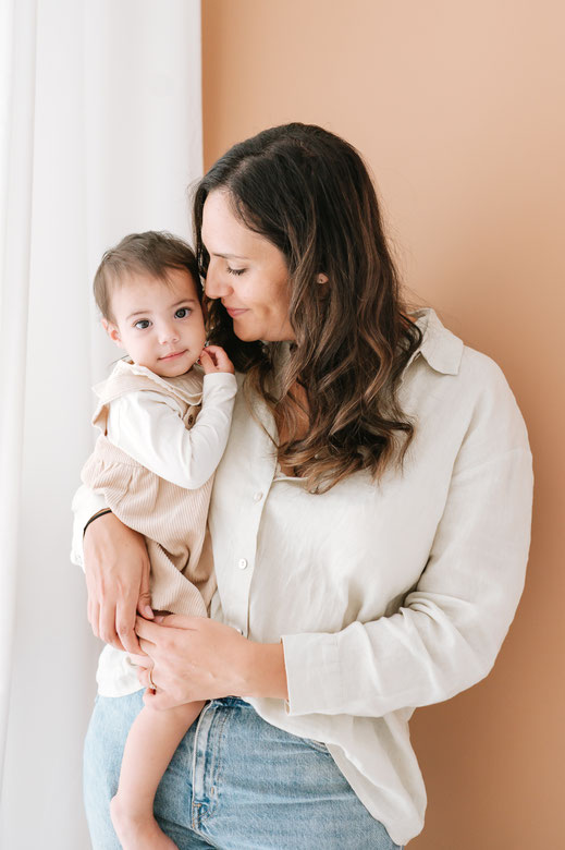 seance studio anniversaire 1 an seance photo en famille au naturel muriel mees photographe brignoles