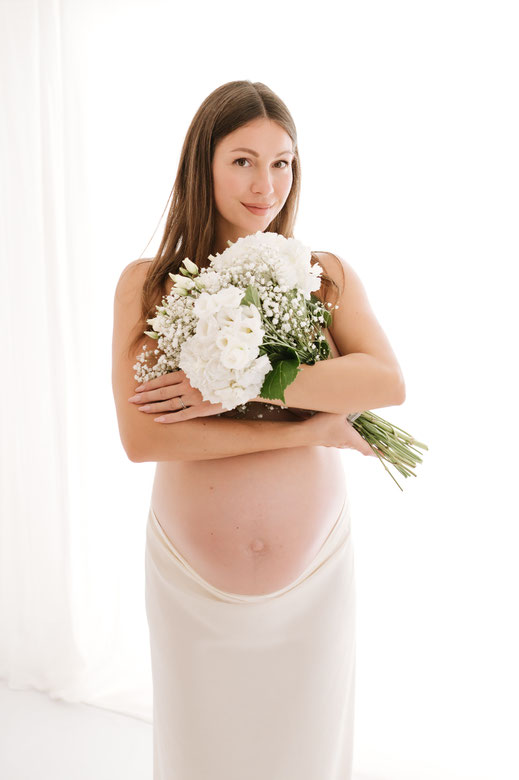 Séance grossesse studio et extérieur à l'oliveraie - futurs parents - muriel mees photographe - photo lingerie 
