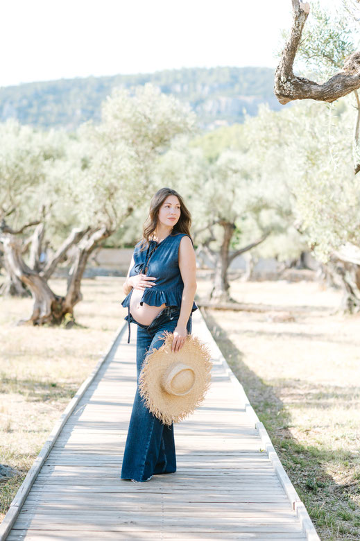 Séance grossesse studio et extérieur à l'oliveraie - futurs parents - muriel mees photographe - photo lingerie 