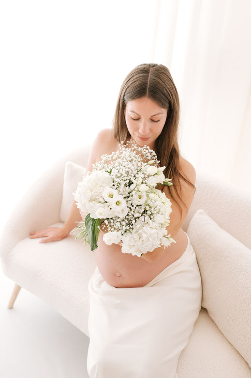 Séance grossesse studio et extérieur à l'oliveraie - futurs parents - muriel mees photographe - photo lingerie 