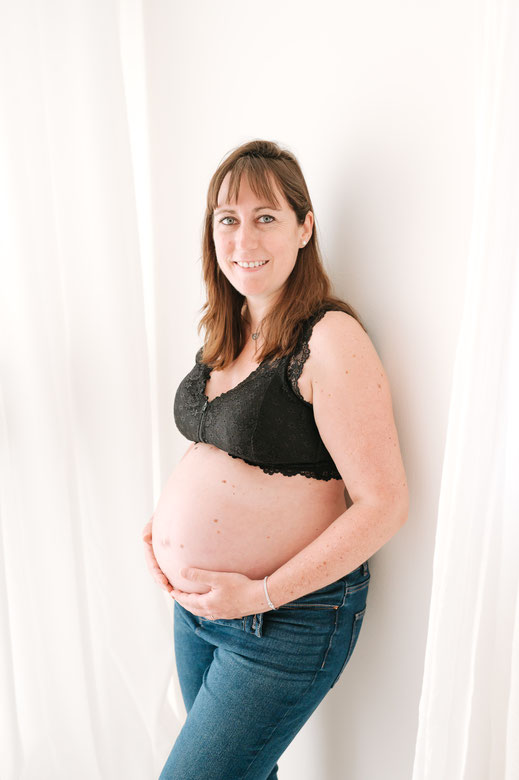 future maman - grossesse - seance photo mternité au studio muriel mees photogrhe Brignoles 