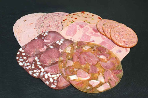 Von Brühwurst bis Rohwurst – alles aus eigener Herstellung, mit Zeit, Erfahrung und Sorgfalt.
