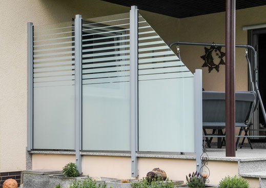 Glaszaun Nach Maß Online Günstig Kaufen Zaun Aus Glas Glaszaun Mit Streifen Für Garten Und Terrasse