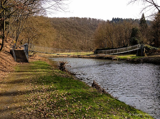 Hängebrücke an der Helmerother Mühle