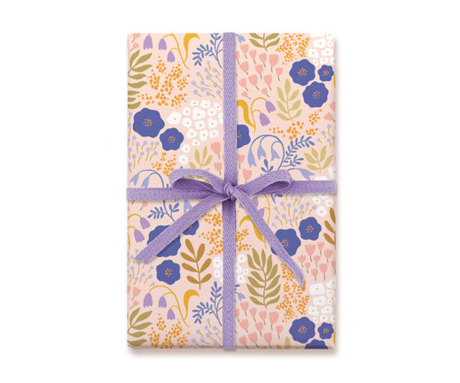 Lotta Langrock Design – Geschenkpapier Lilli, Blumenwiese, florale Elemente in Pastelltönen