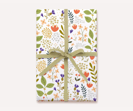 Geschenkpapier Lotta Langrock – Blumen, Hygge, Skandinavien, Rosa, Grün, Lila, Blumenwiese, Natur