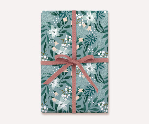 Geschenkpapier Lotta Langrock – Weihnachten, Weihnachtsstern, Pastell, Türkis, Schneeglöckchen