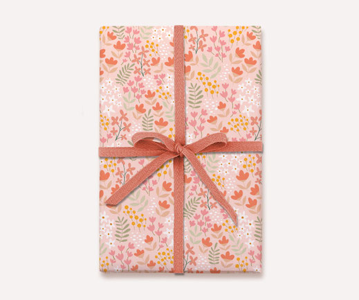 Geschenkpapier Lotta Langrock – Blumen, Blau, Hygge, Skandinavien, Blumenwiese, Schweden, floral