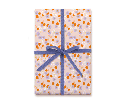 Geschenkpapier – Ava, Konfetti, Frühling, fröhlich, Blumen in Flieder, Weiß und Orange