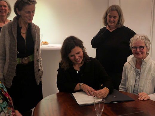 von links: Stifterin Dr. Anne Gutzmann, Frauengleichstellungsbeauftragte Bettina Möcking, Stifterin Dr. Susanne Zickler, Stifterin Dr. Maria Beckermann