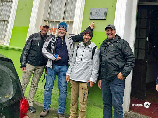 Motorradreise Patagonien nach Alaska, Valparaiso, Motorradclub, vier Männer