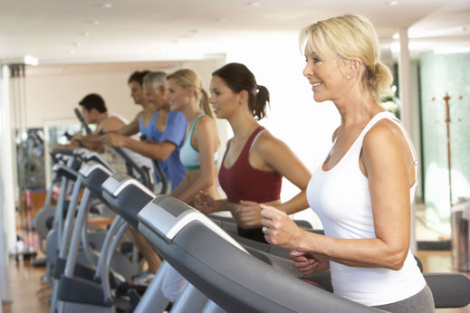 Regelmäßiger Sport schützt die Gesundheit und beugt Übergewicht vor.
