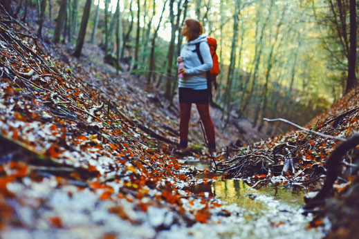 Bei Aktivitäten in der Natur darf eine Erfrischung nicht fehlen. Besonders hoch im Kurs stehen dabei für viele Verbraucher regionale Produkte. Foto: djd/fischerAppelt AG/photocase