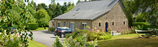 Réserver votre séjour de vacances en chambre d'hôtes aux Jardins de la Pérouse du Mitan,  près de Fougères, non loin du Mont Saint Michel.