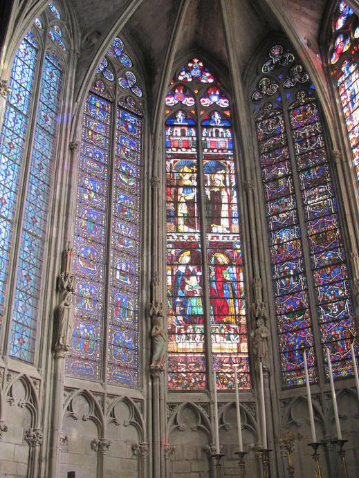 Les vitraux centraux sont du XIVe siècle
