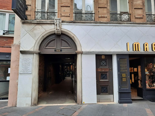 L'entrée entre les n°40 et 42 rue d'Alsace-Lorraine