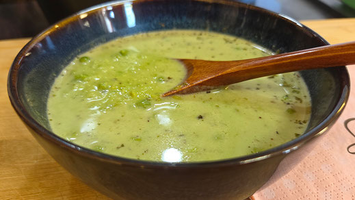 Erbsensuppe | Blitzschnell und cremig | Rezept