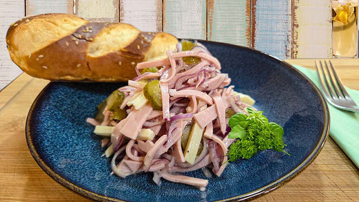Schweizer Wurstsalat wie im Biergarten | Rezept