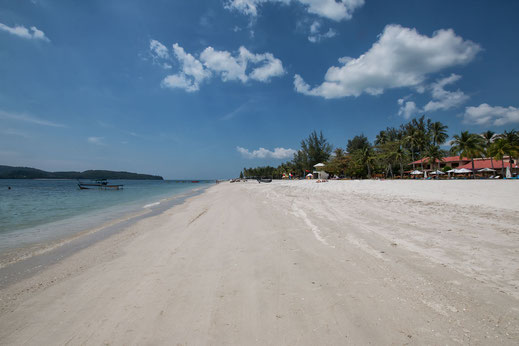 weisser-sand-cenang-beach-langkawi-malaysia