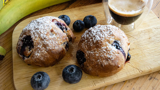Süße Blaubeerbrötchen ohne Mehl aus dem Airfryer | Rezept