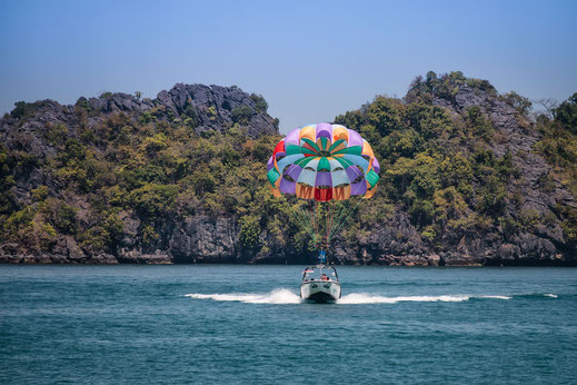 parasailing-tanjung-rhu-langkawi-malaysia