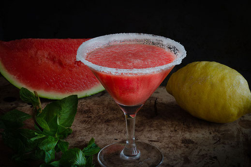 Wassermelonen-Margarita im Cocktailglas mit Zuckerrand