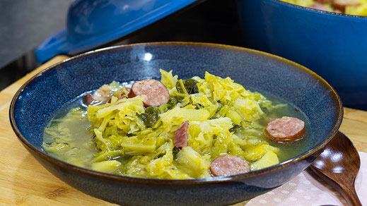 Deftiger Wirsingeintopf mit Räucherwurst | Rezept