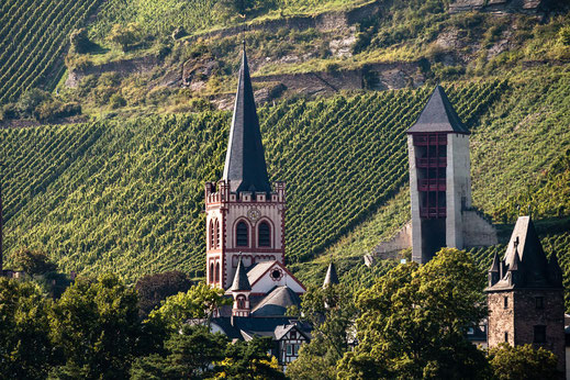 Peterskirche-und-Postenturm-in-Bacharach-am-Rhein