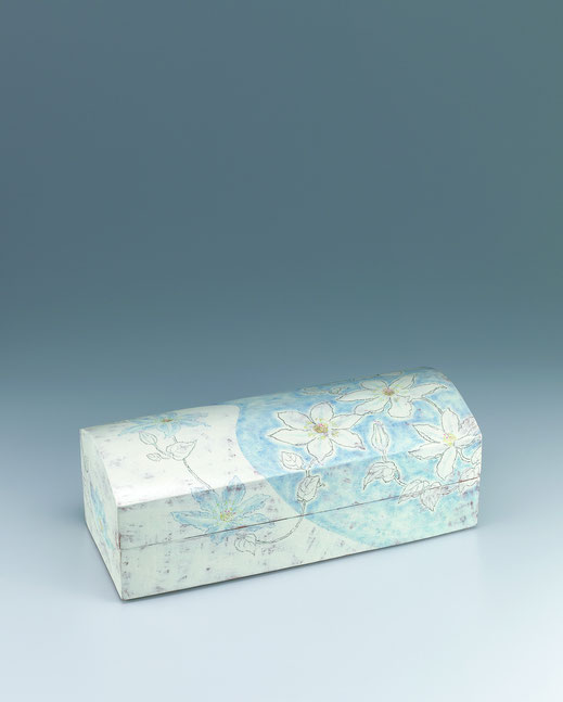 かざ車チョーク描文筥 Box with windmill flower desin in chalk drawing 17.0 × 42.0 × 15.5 (c) Yukie Arai