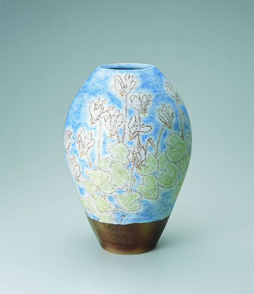 かがり火花チョーク描文壺 Jar with cyclamen design in chalk drawing 26.0 × 26.0 × 37.0 荒井ゆきえ (c) Yukie Arai