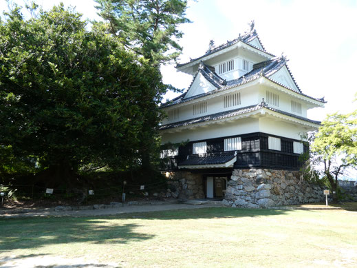豊橋公園に残る吉田城の鉄櫓